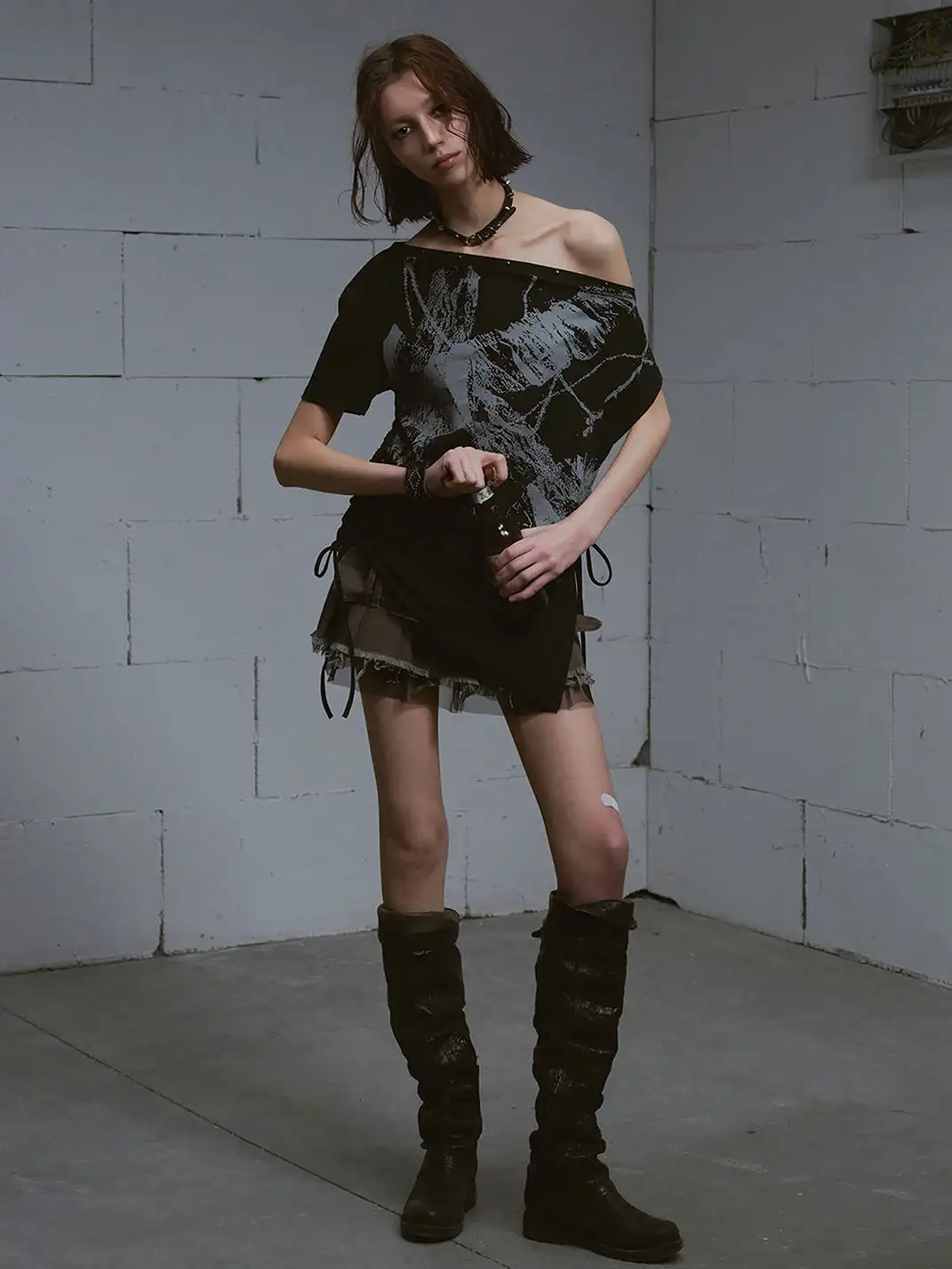 CestNous|Off Shoulder Drawstring Oversize Print Tee-Black