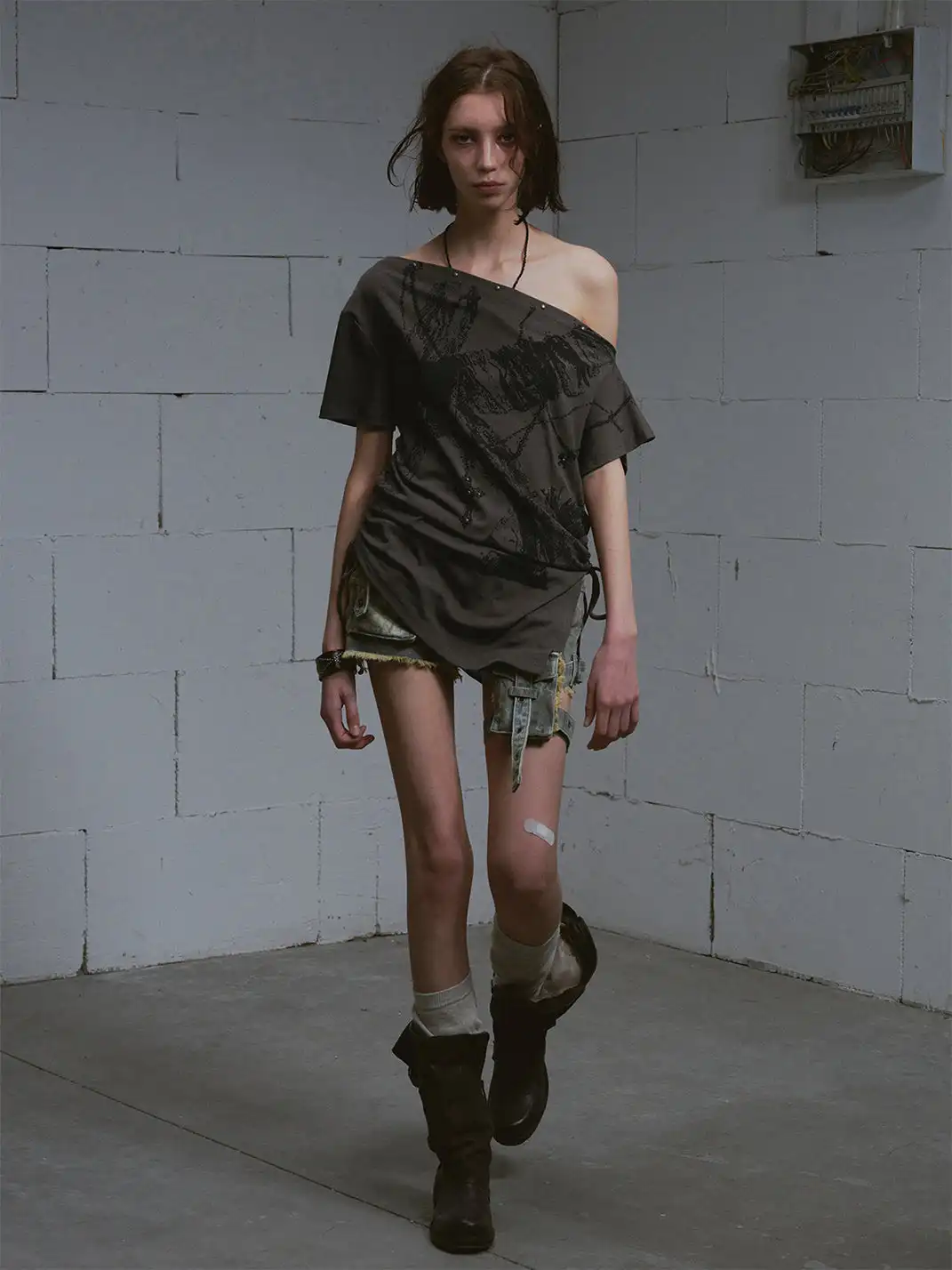 CestNous|Off Shoulder Drawstring Oversize Print Tee-Gray