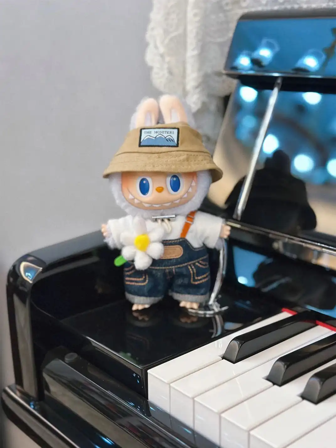 POP MART丨LABUBU Macaron Rubber Face Keychain Figure Blind Box - Spring Exclusive