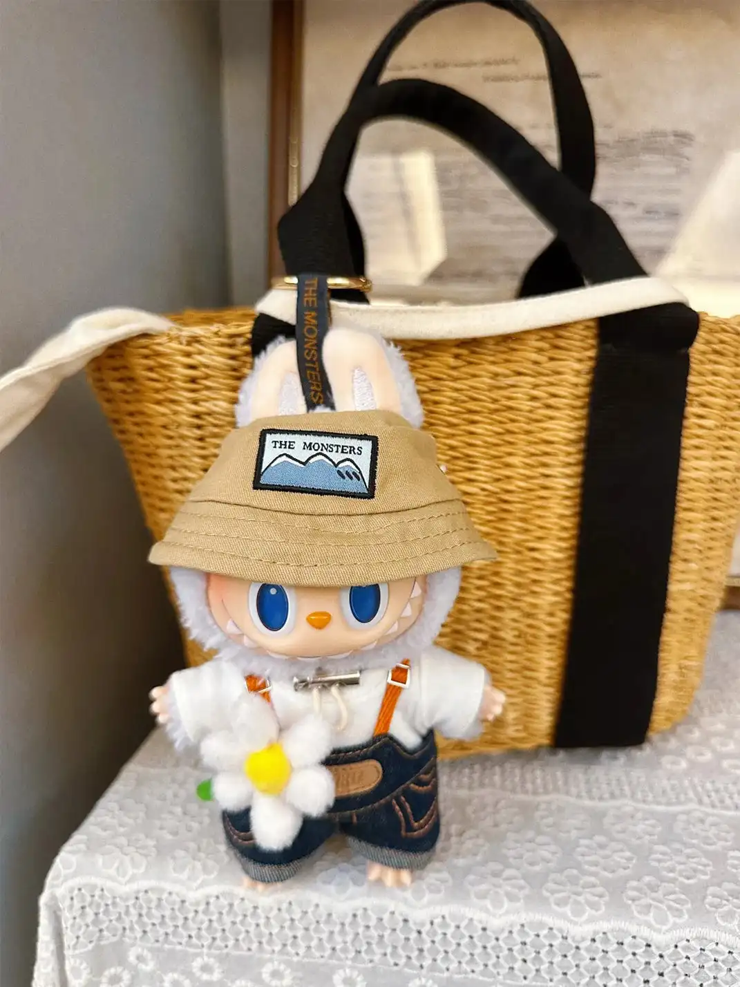 POP MART丨LABUBU Macaron Rubber Face Keychain Figure Blind Box - Spring Exclusive