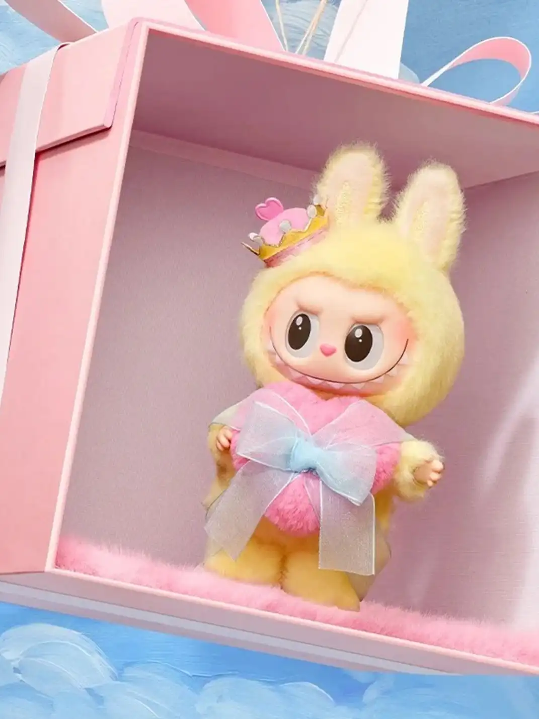 POP MART丨LABUBU Macaron Rubber Face Keychain Figure Blind Box - Queen Pendant