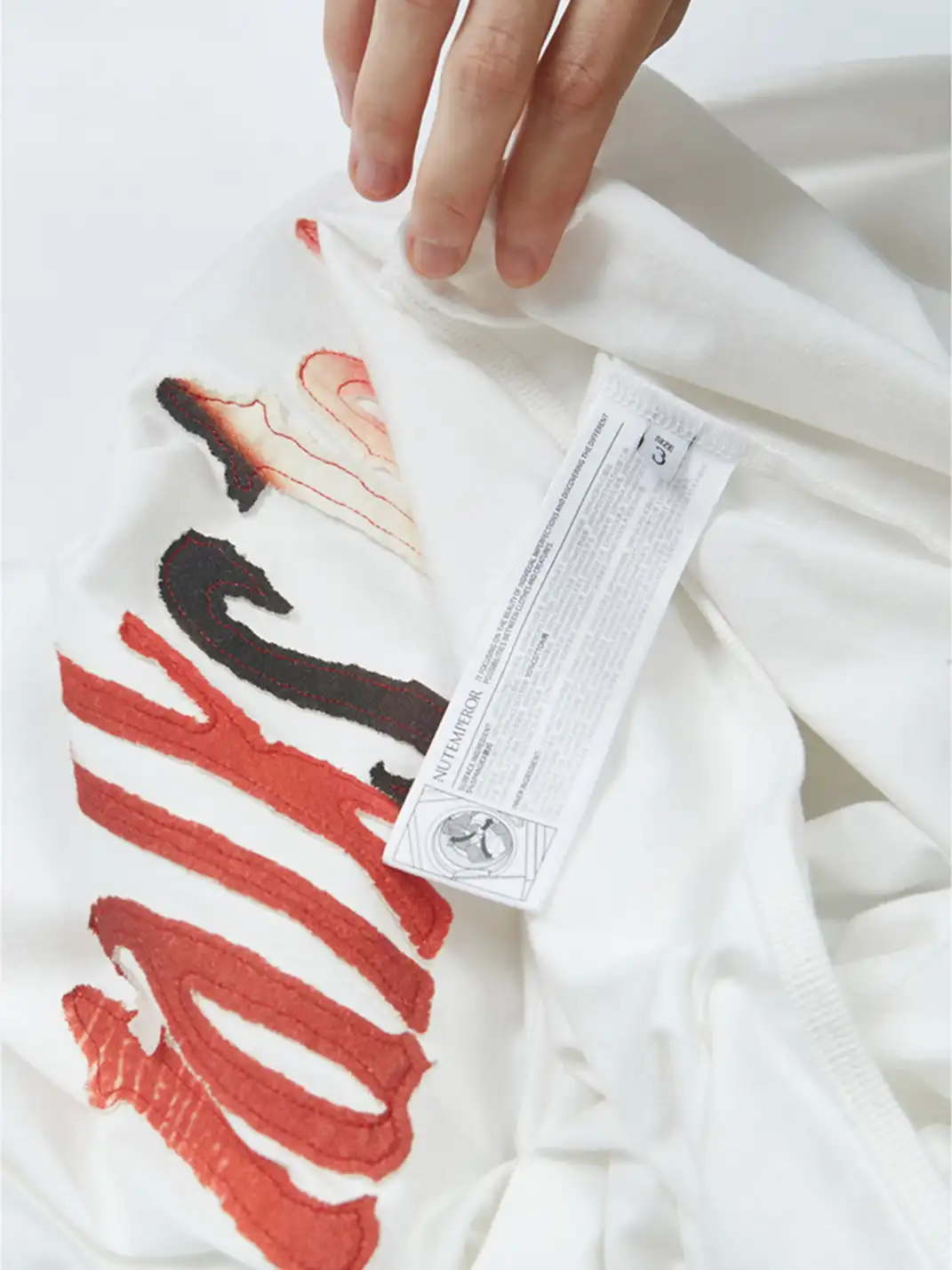 NUTEMPEROR | âTalks to Treesâ Cotton Patch T-Shirt-White