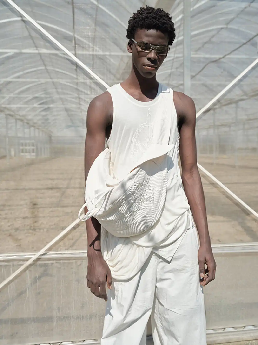 NUTEMPEROR | Knot Detail Embroidered Sleeveless Vest