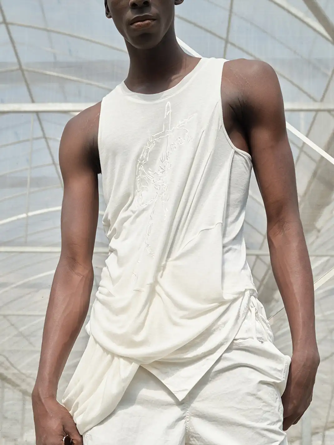 NUTEMPEROR | Knot Detail Embroidered Sleeveless Vest