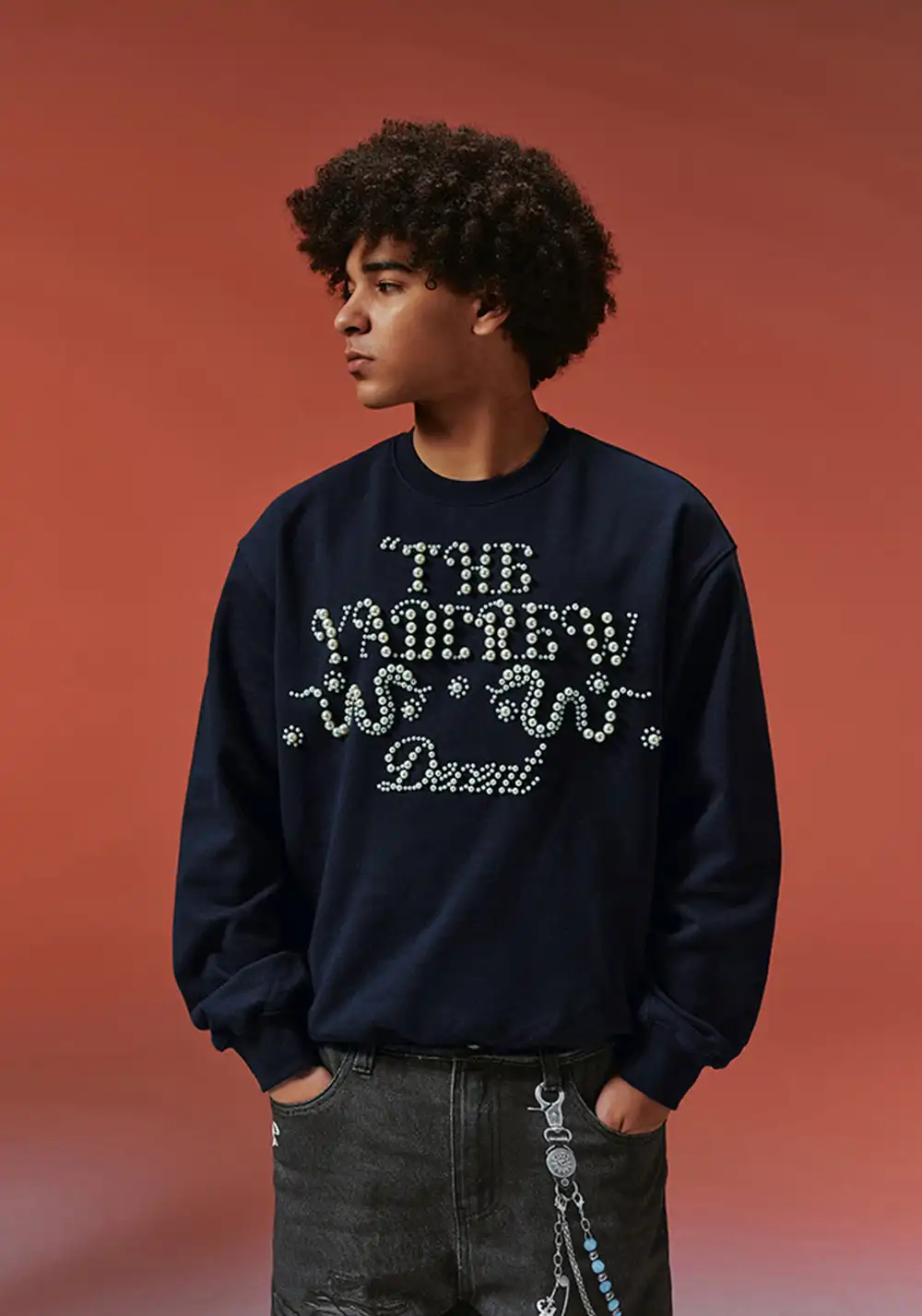 YADcrew丨Pearl Text Snake Shadow Typography Sweatshirt