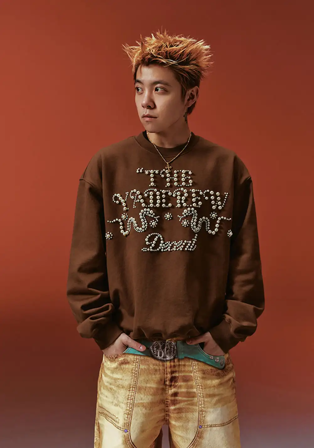YADcrew丨Pearl Text Snake Shadow Typography Sweatshirt