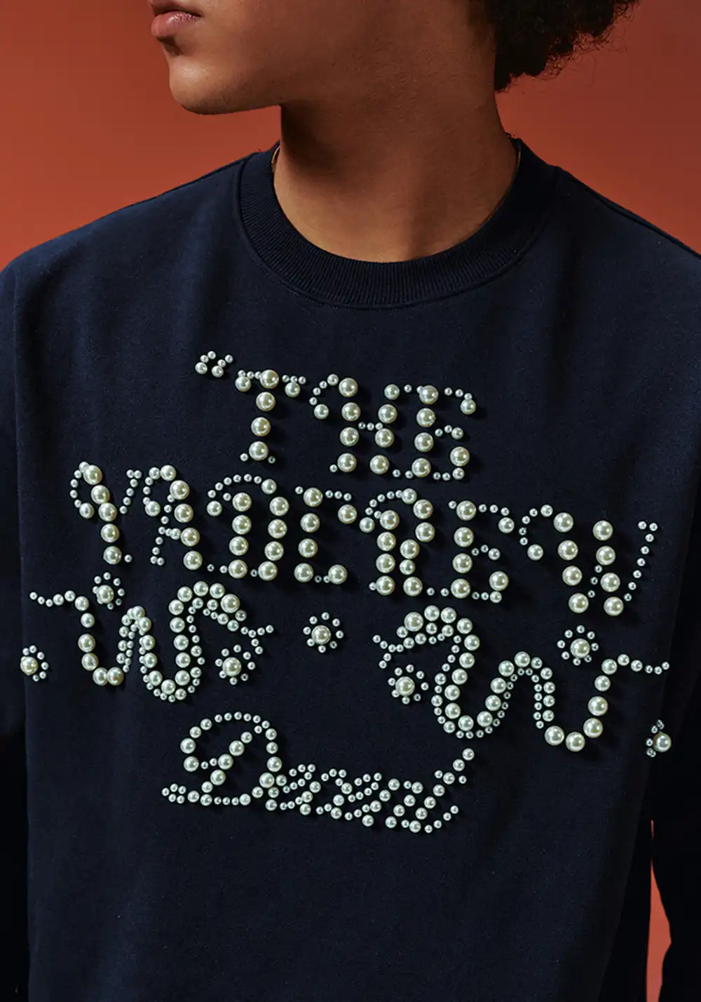 YADcrew丨Pearl Text Snake Shadow Typography Sweatshirt