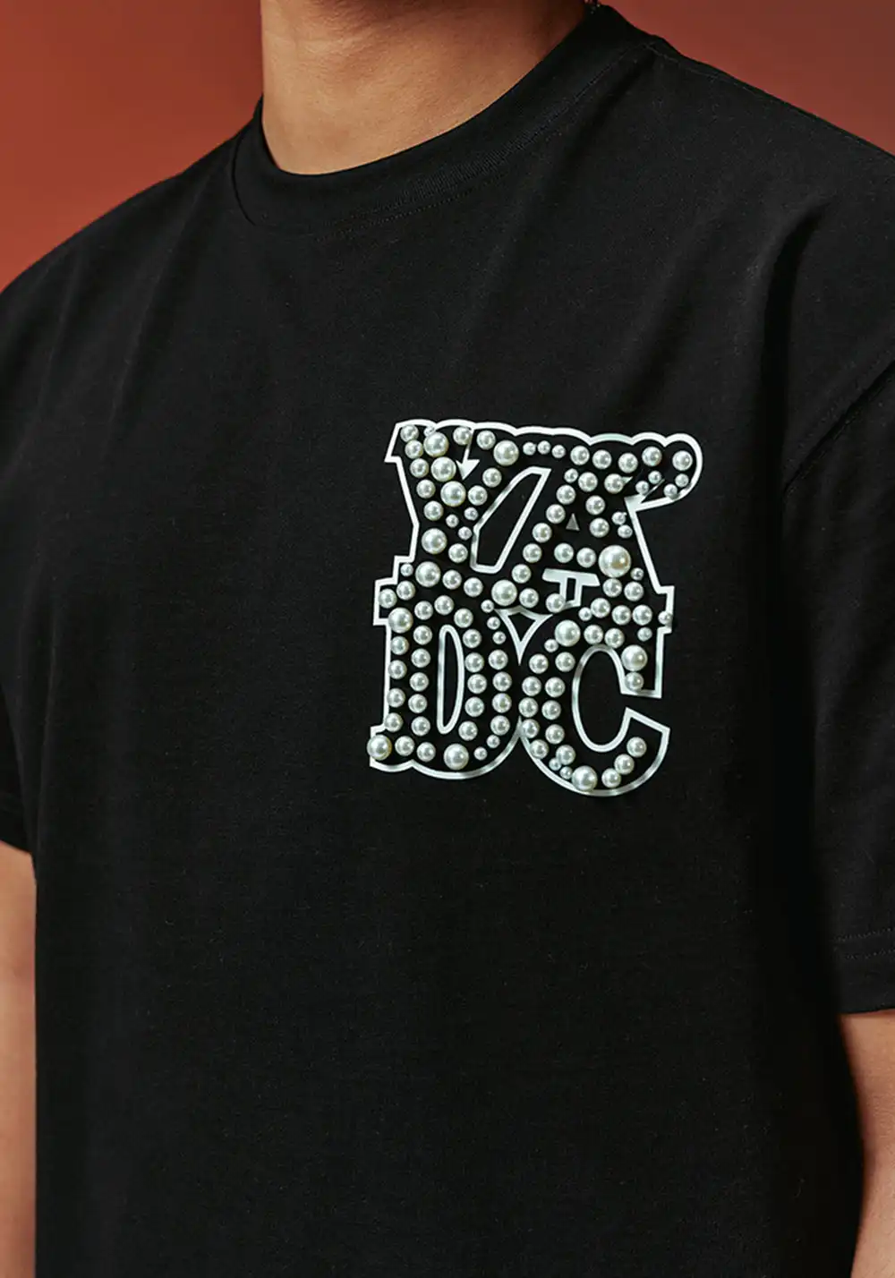 YADcrew丨Pearl Logo Print Short Sleeve