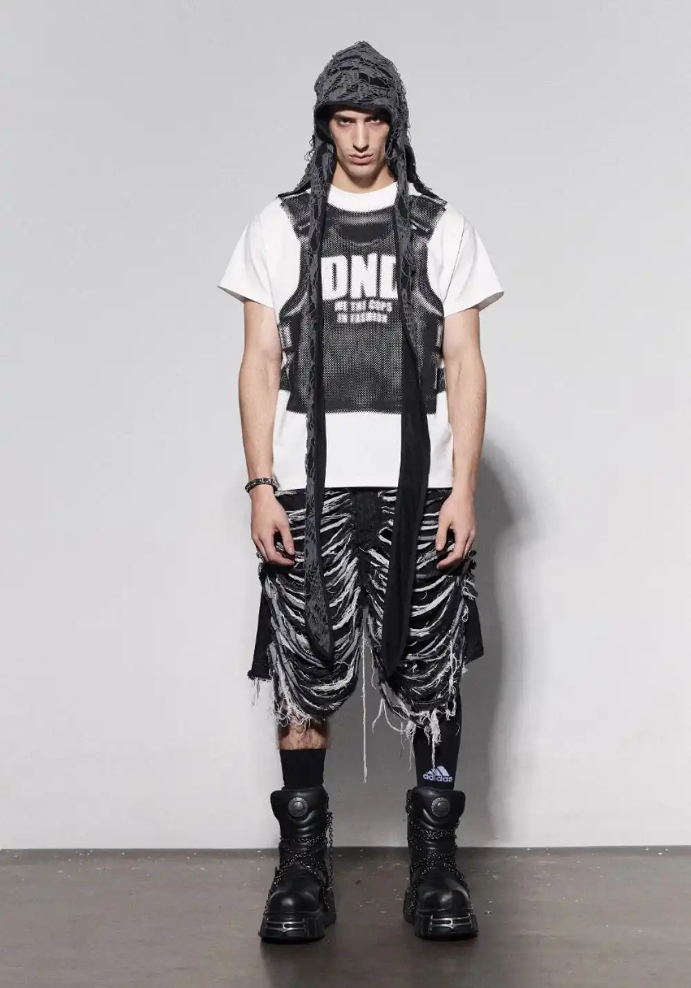 DND4DES丨Slashed Distressed Shorts