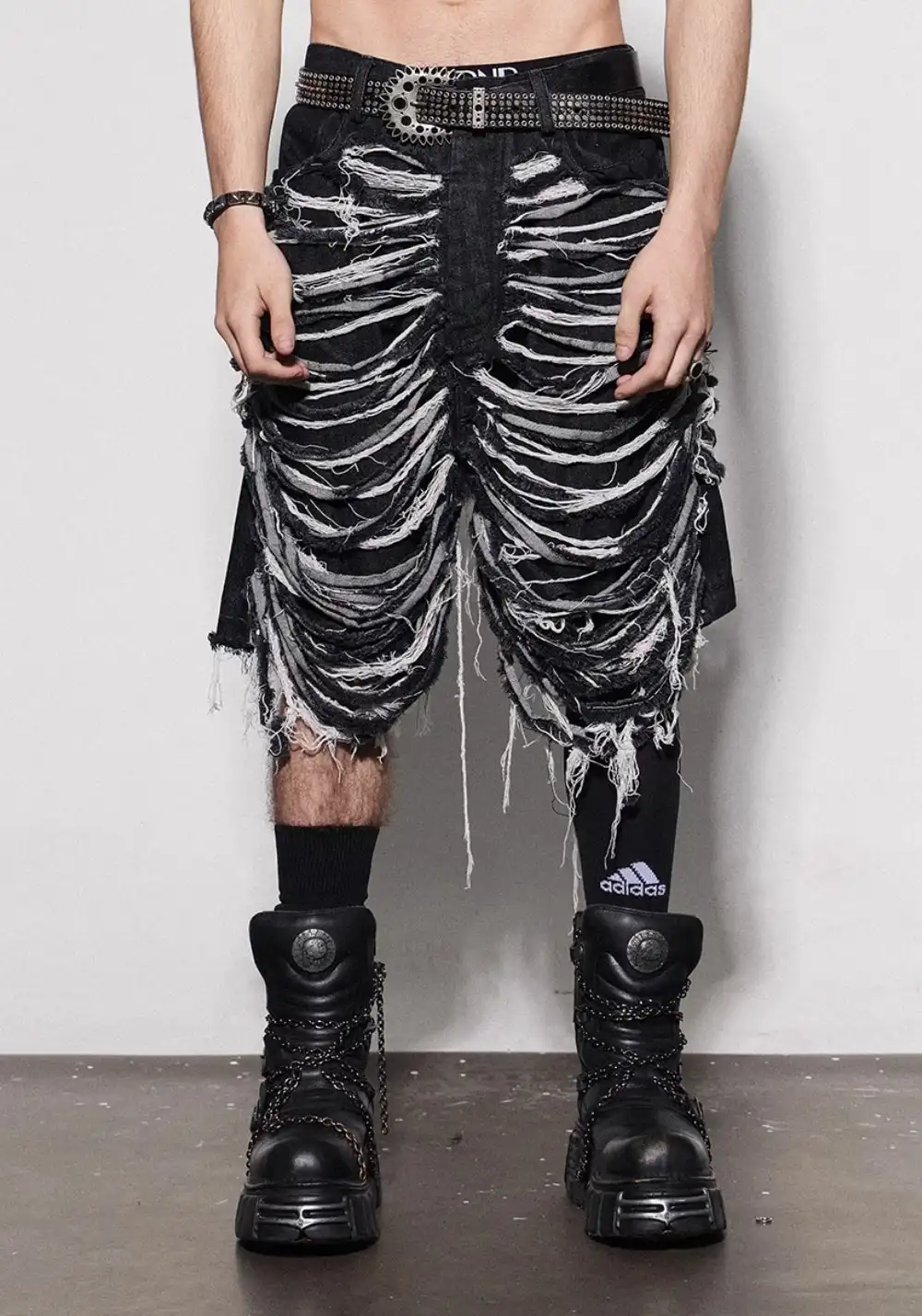 DND4DES丨Slashed Distressed Shorts