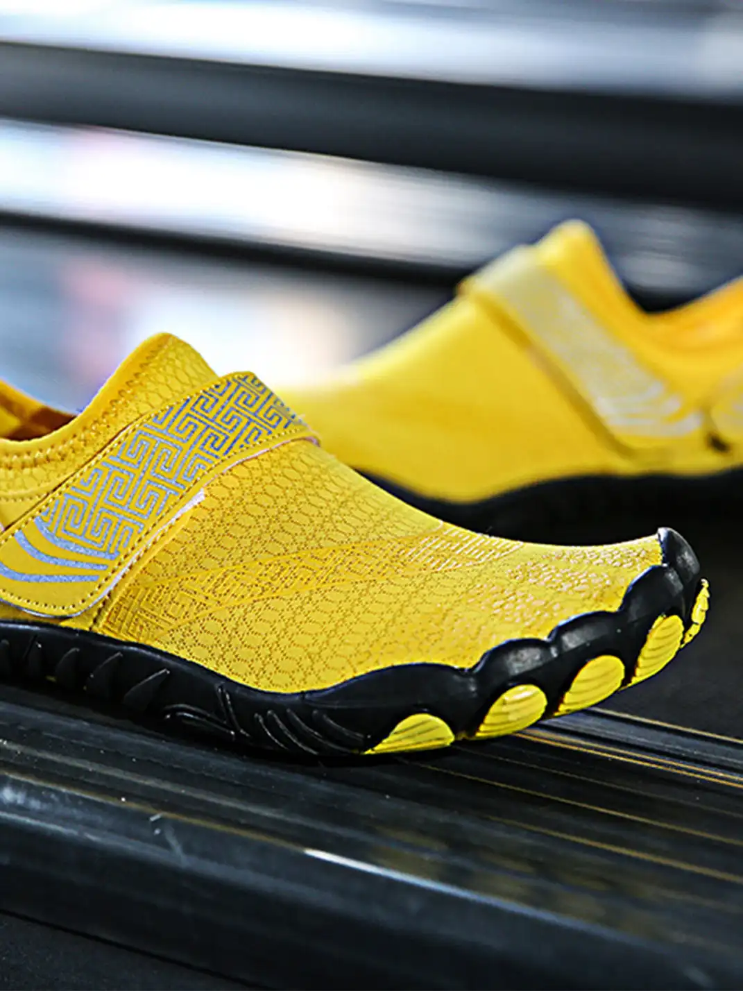 ONHUO | "Totem" Velcro Bare Foot Finger Shoes