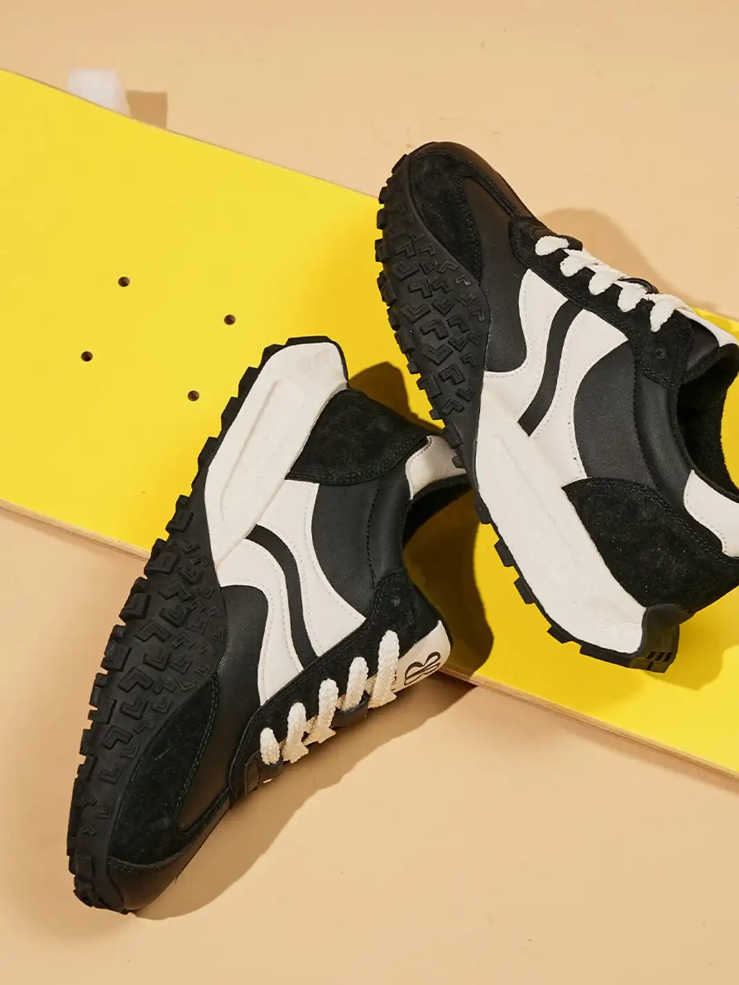 EBLAN | Stratus 1 Classic Running Sneaker