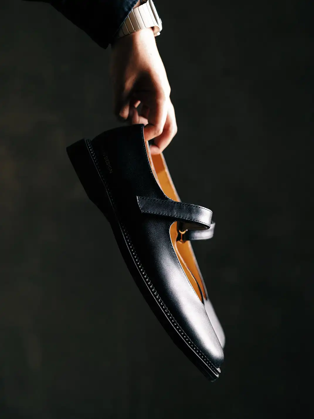 6CRAYON | Classis Leather Strap Velcro Mary Janes-Black