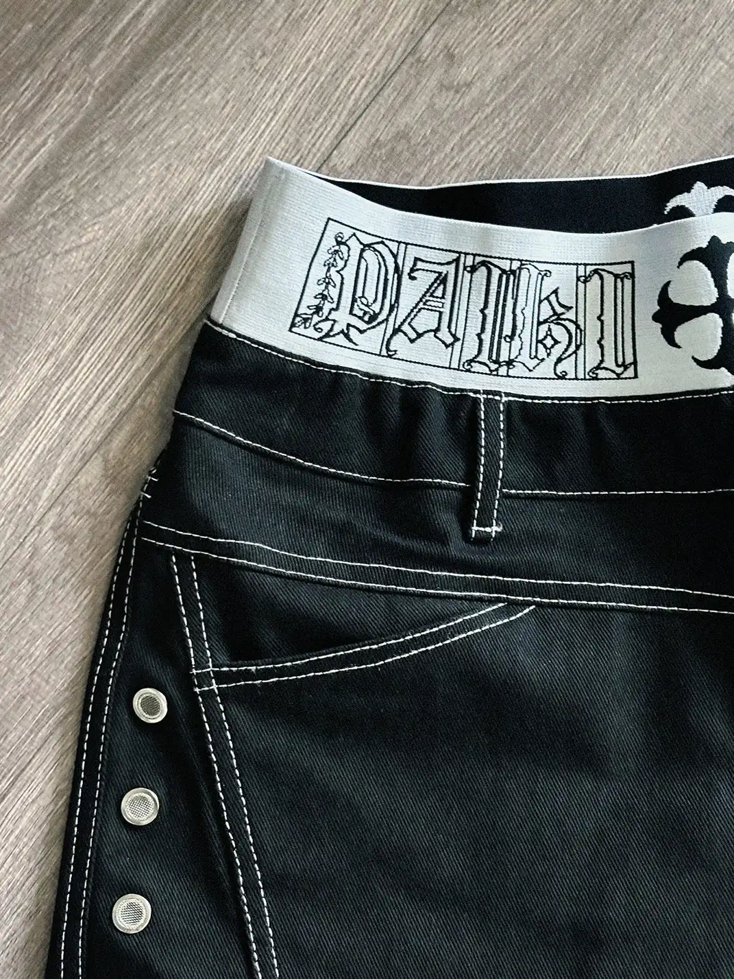 PAIKI | Logo Waist Baggy Shorts