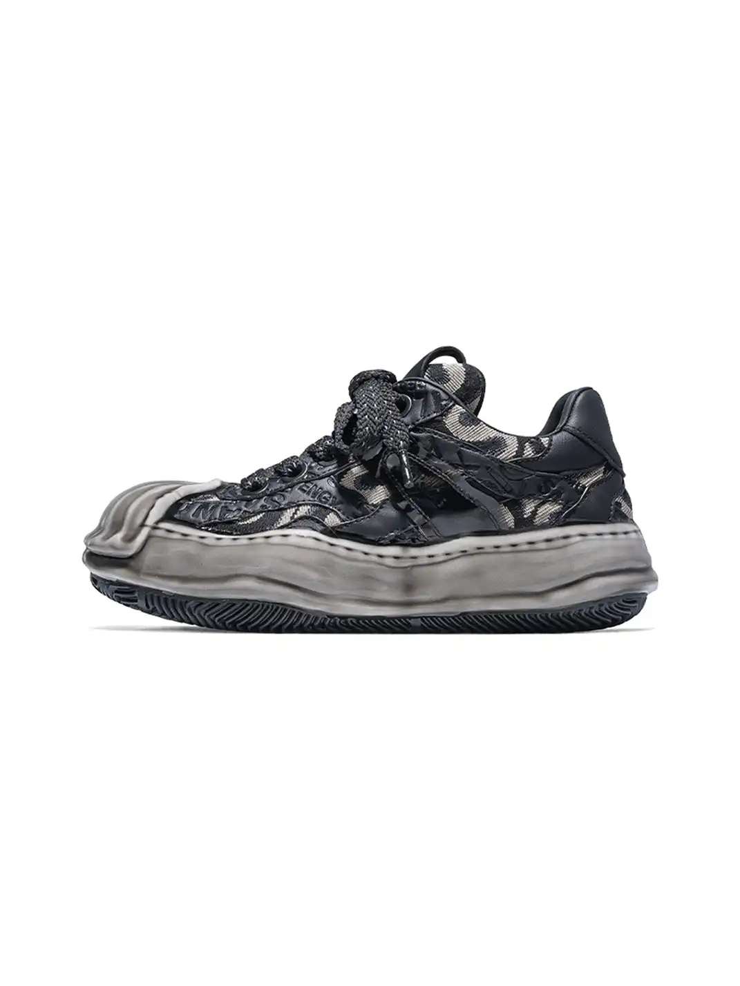 SALAXI | "DISSOLVE" Shell Toe Sneaker