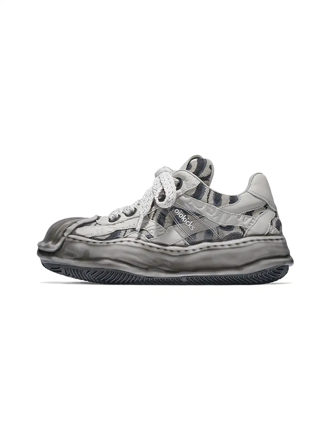 SALAXI | "DISSOLVE" Shell Toe Sneaker