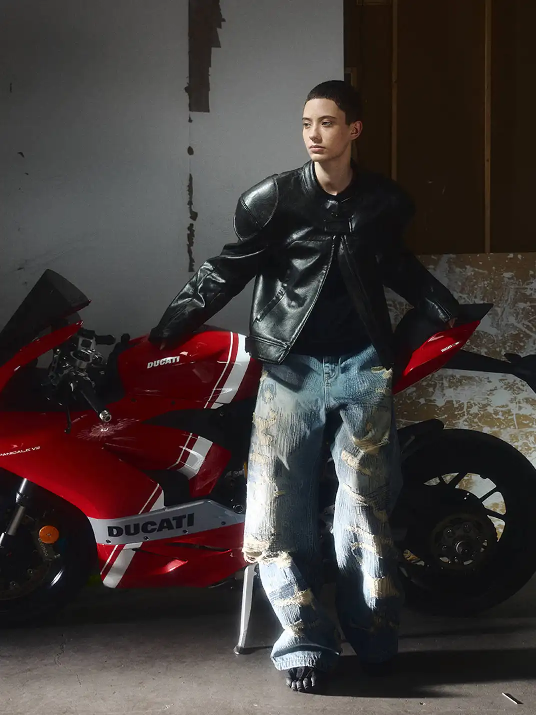 UNKNOWNWORLD | Distressed Straight Leg Jeans