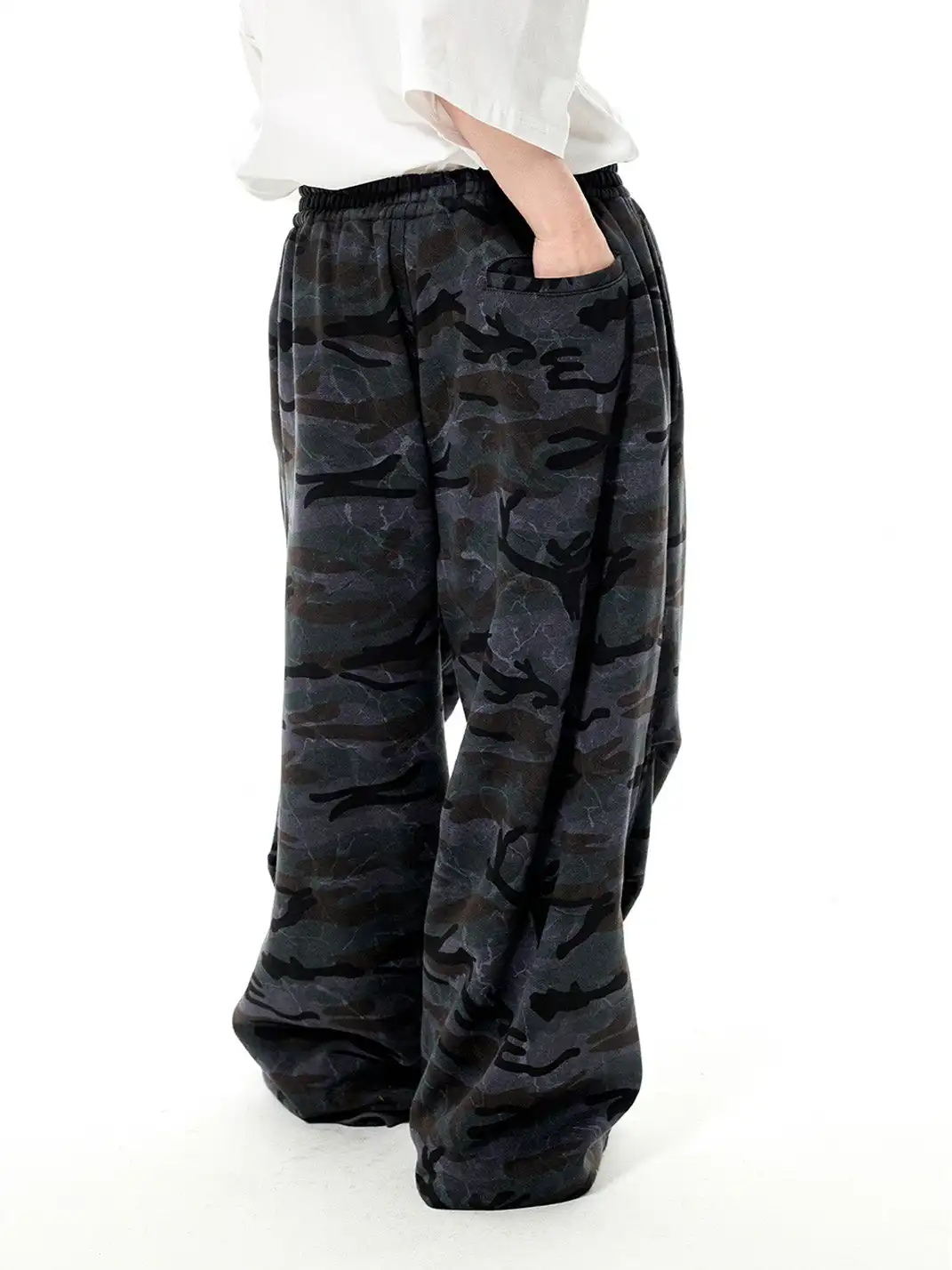UNKNOWNWORLD | Camo Baggy Sweatpants