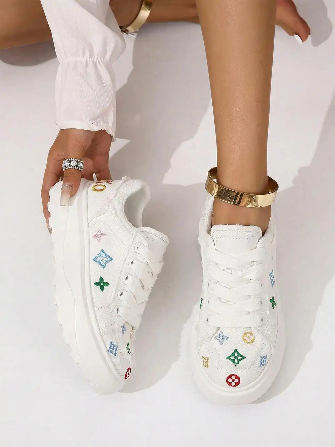 SALAXI | Embrossed Logo Chunky Skate Sneaker