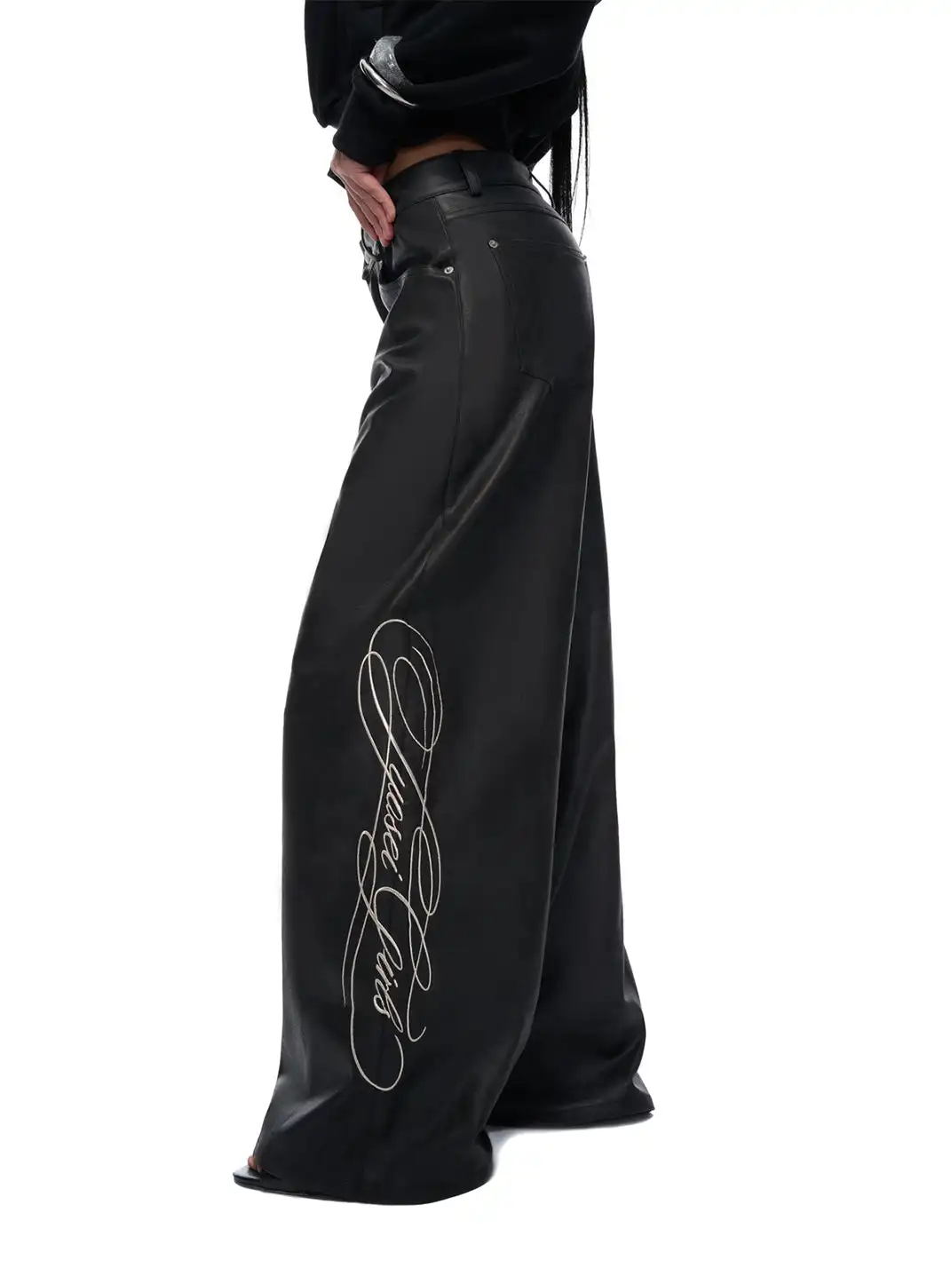 JYOSEI | Inkwaork Off-Shoulder Sweatshirt