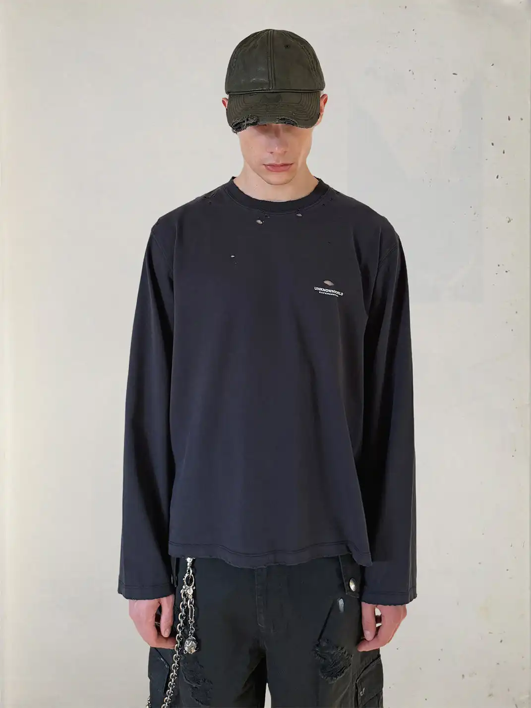 UNKNOWNWORLD | Ripped Oversize Long Sleeve