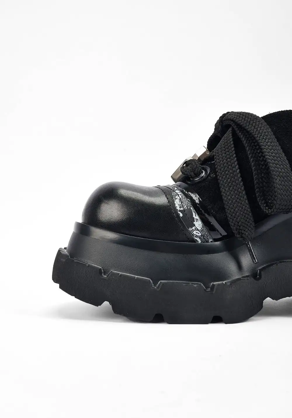 NEXT IMPULSIVE丨"Nocturne Creed" Platform Lace-up Shoes
