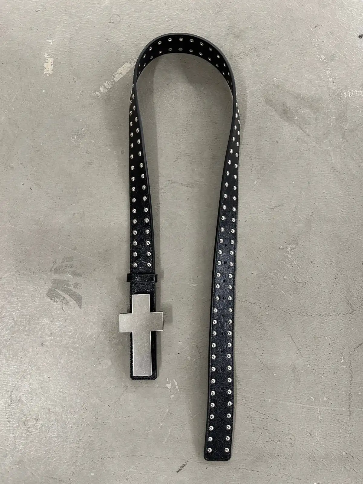 REBEL WAVE | "╋" Cracked Leather Rivet Belt