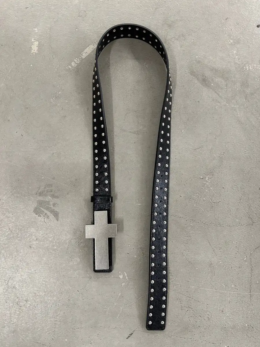 REBEL WAVE | "╋" Cracked Leather Rivet Belt - 4
