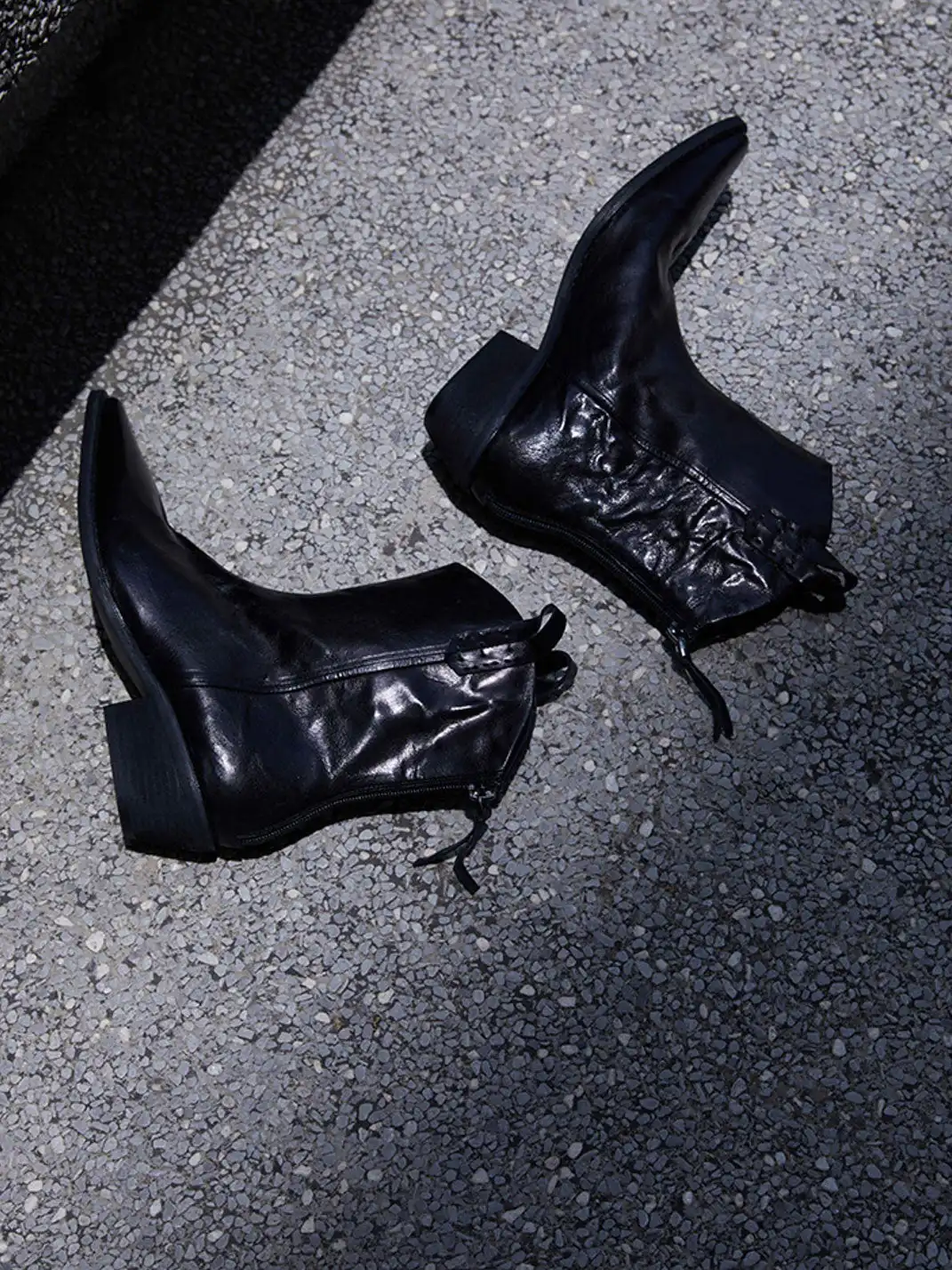 Le' Murmure | Textured Buffalo Leather V-Cut Ankle Boots