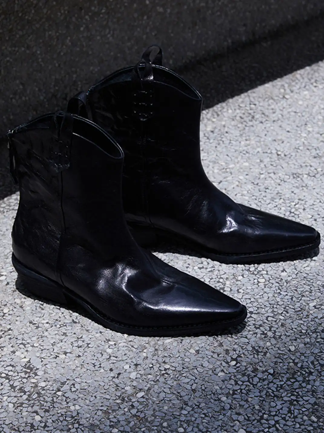 Le' Murmure | Textured Buffalo Leather V-Cut Ankle Boots