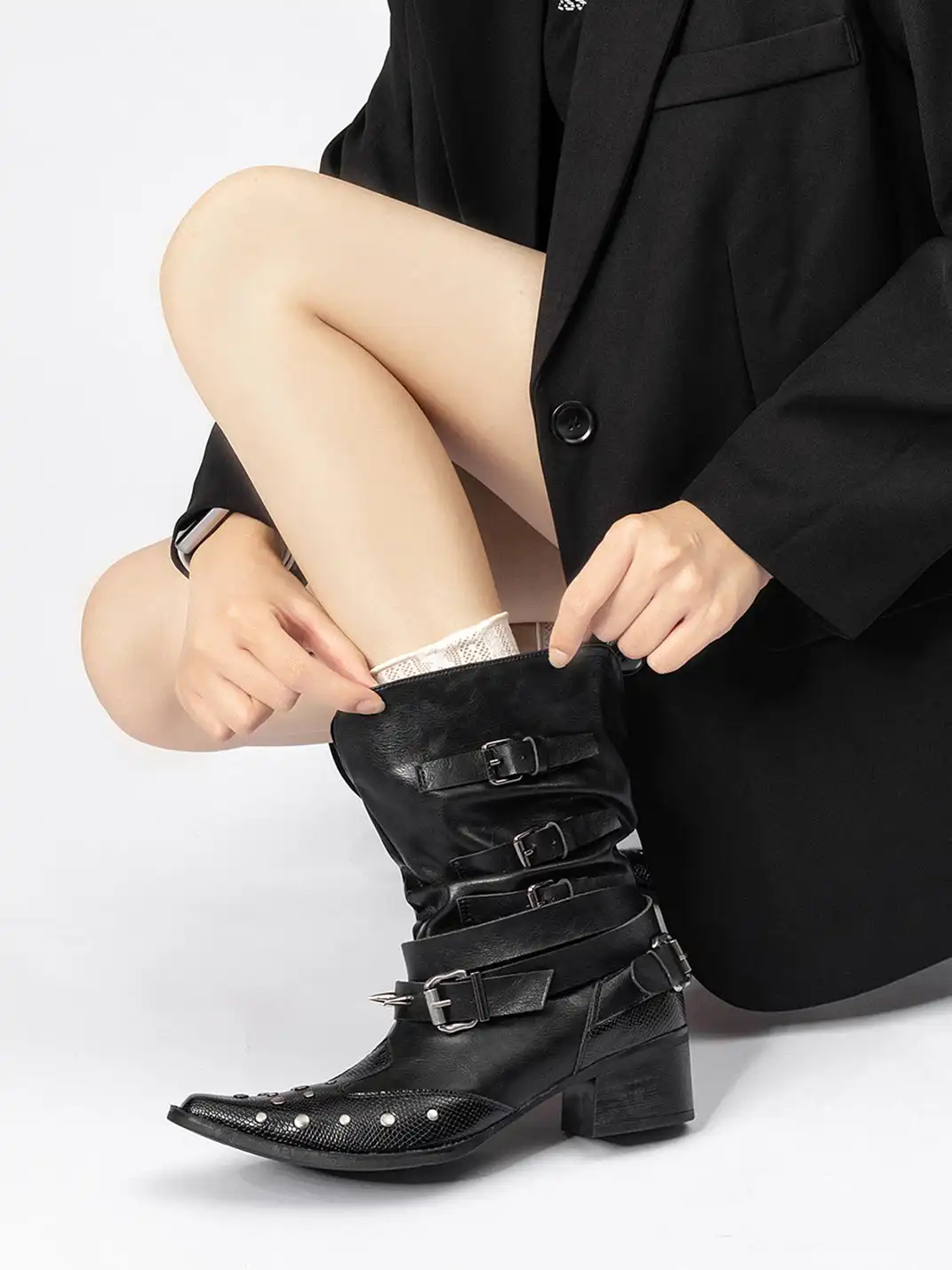 OLDMEOW |  Western-Inspired V-Cut Ankle Boots