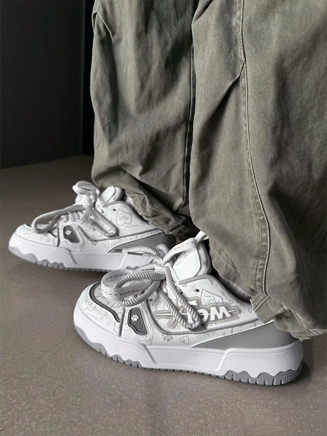 TALKING TOM丨Burgundy Casual Bread Sneakers