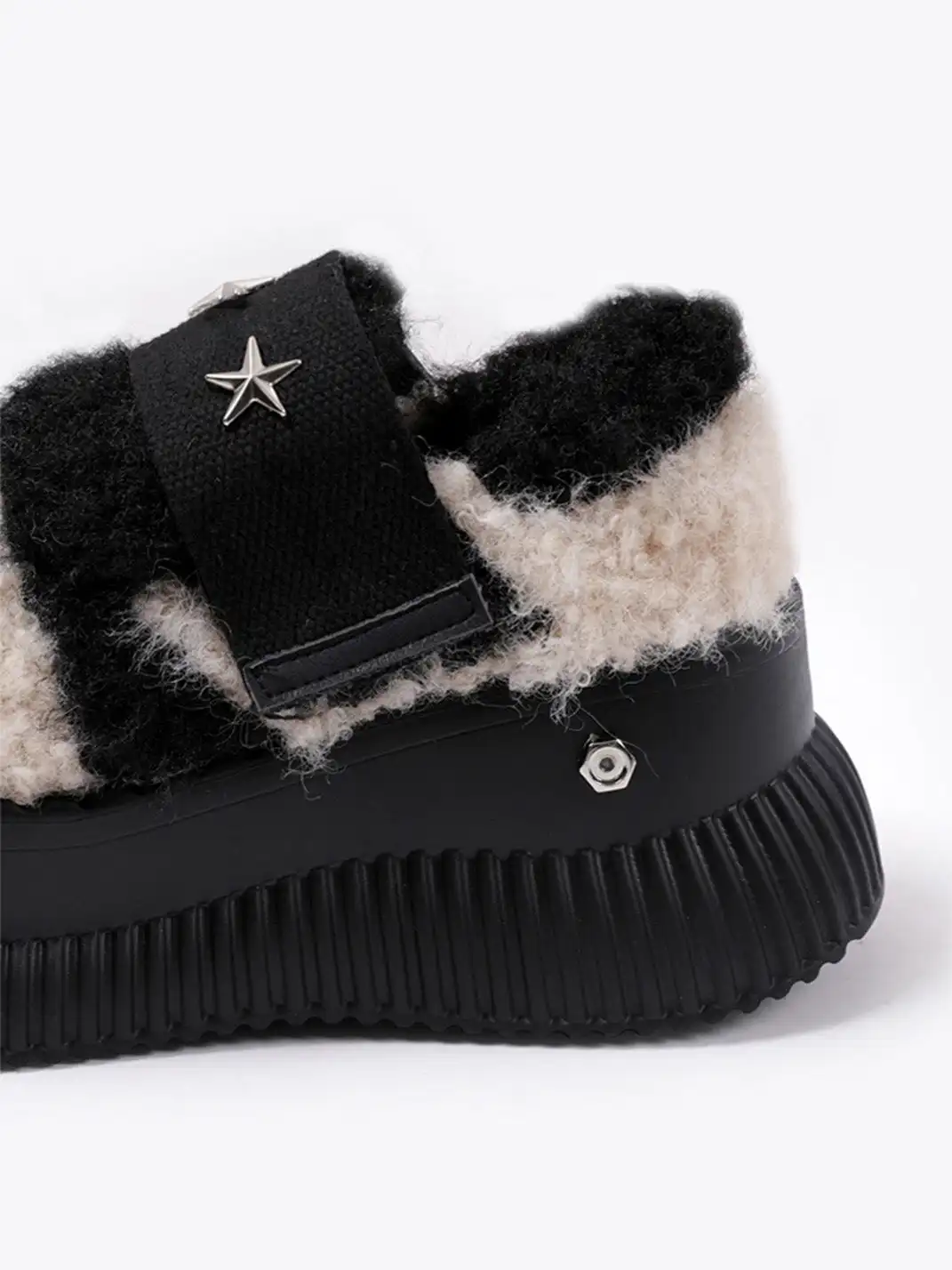 PINJIAHUI | Y2K Platform Fuzzy Star Detail Sneakers
