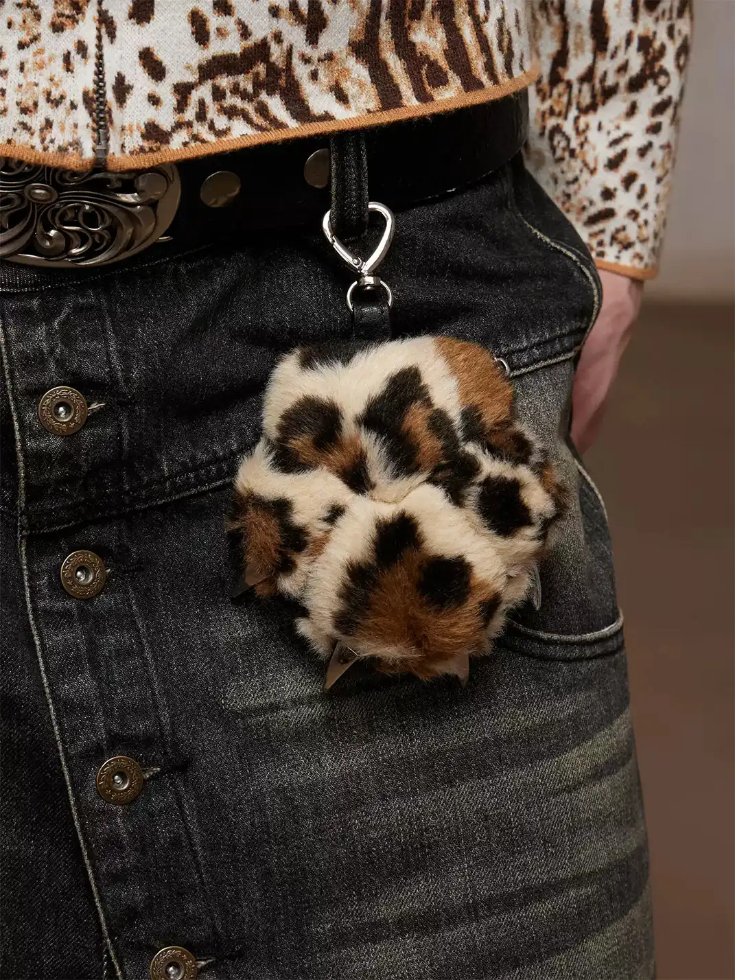 DND4DES | Plush Leopard Print Paw Earphone Bag