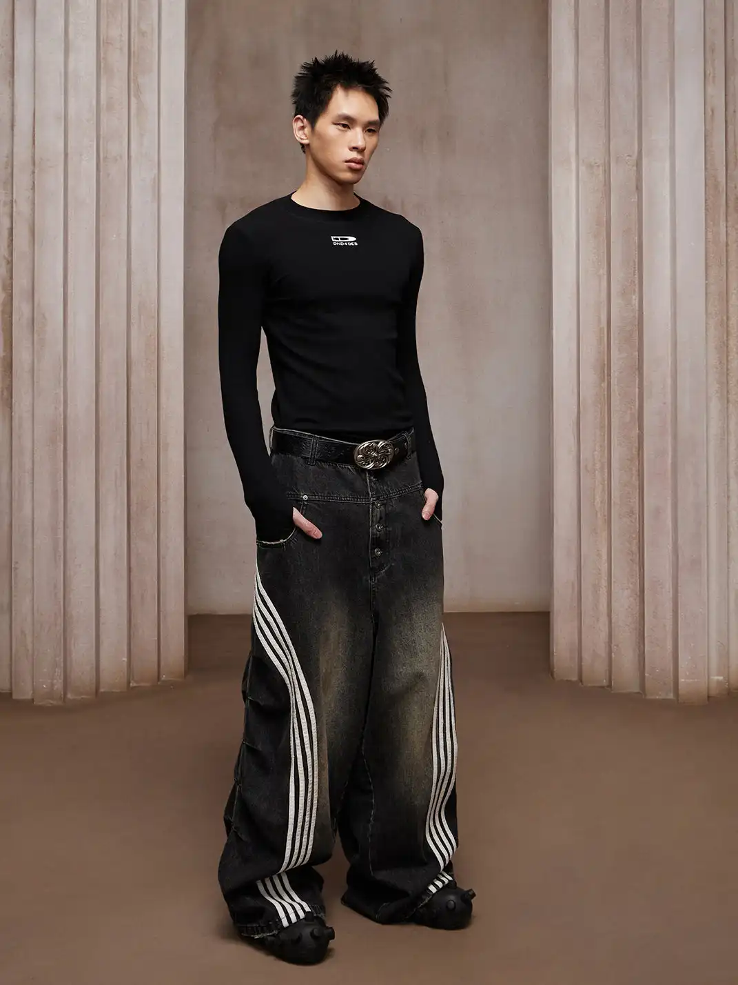 DND4DES | Street Bullet Logo Print Ribbed Slim-Fit Long Sleeve T-Shirt