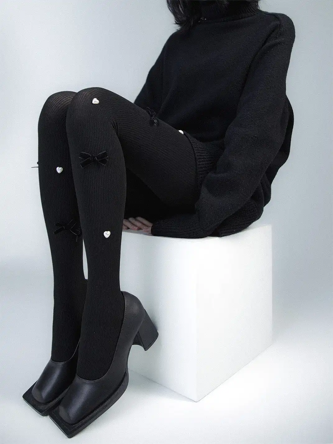 SS2L | Bow-tie Pearl Heart Pantyhose