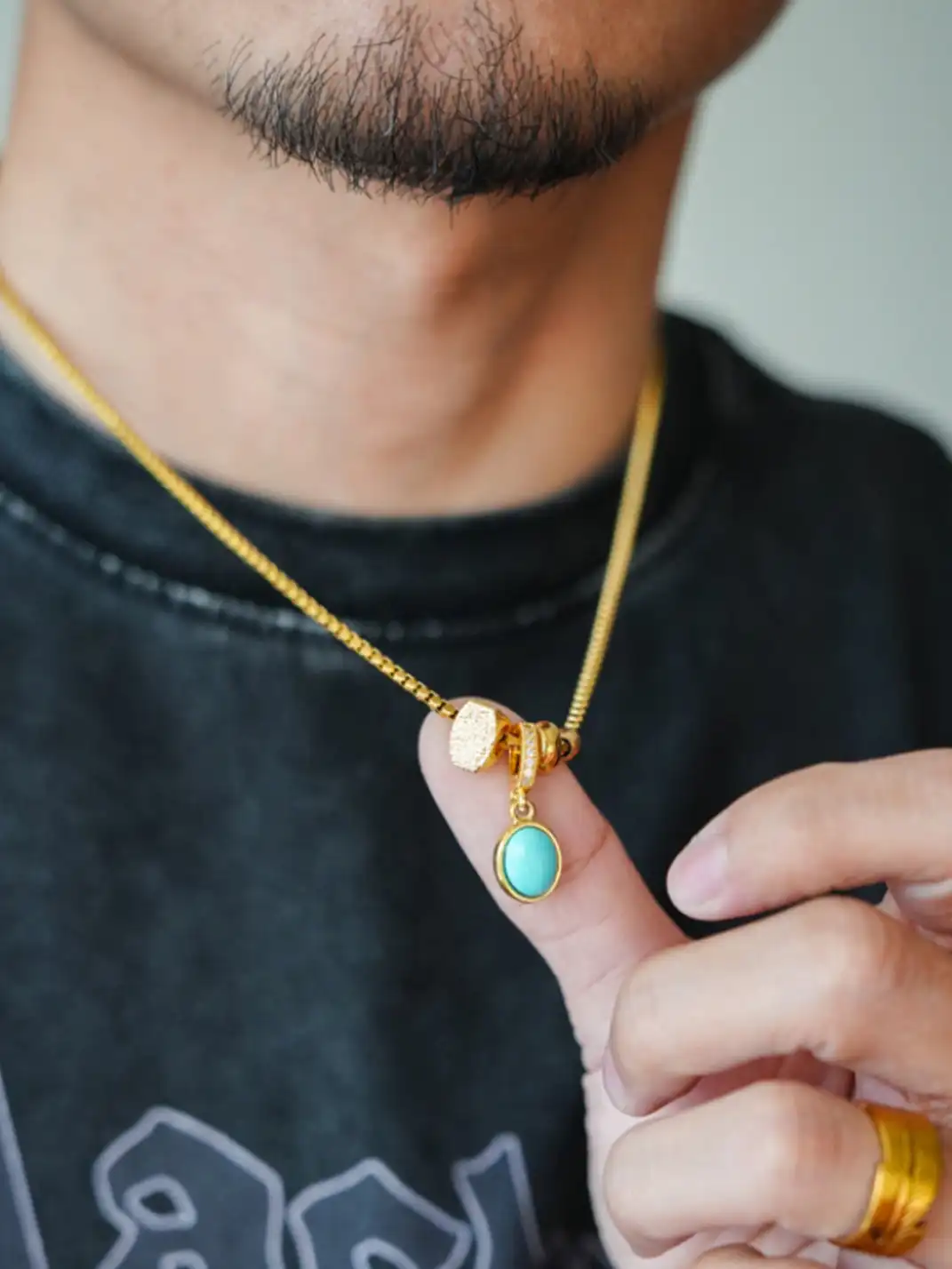 1sman | Luster Oval Topaz Pendant Necklace