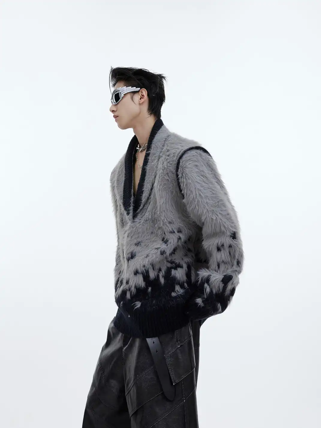 ArguE CulturE | Gradient V-Neck Faux Fur Sweater