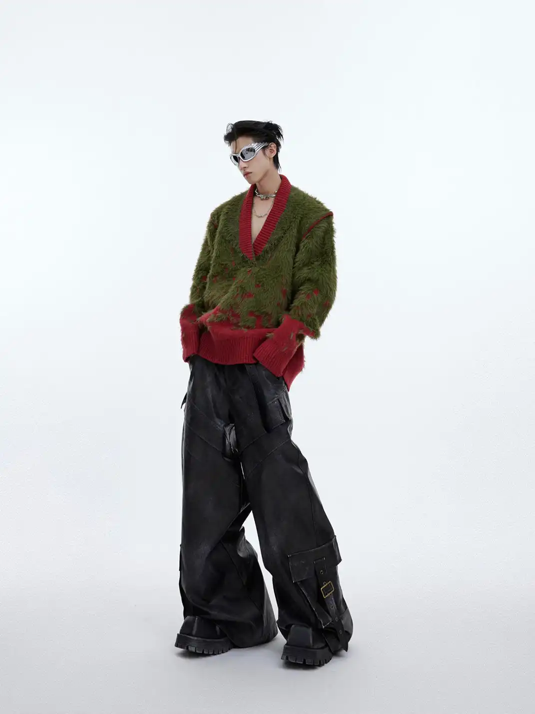 ArguE CulturE | Gradient V-Neck Faux Fur Sweater