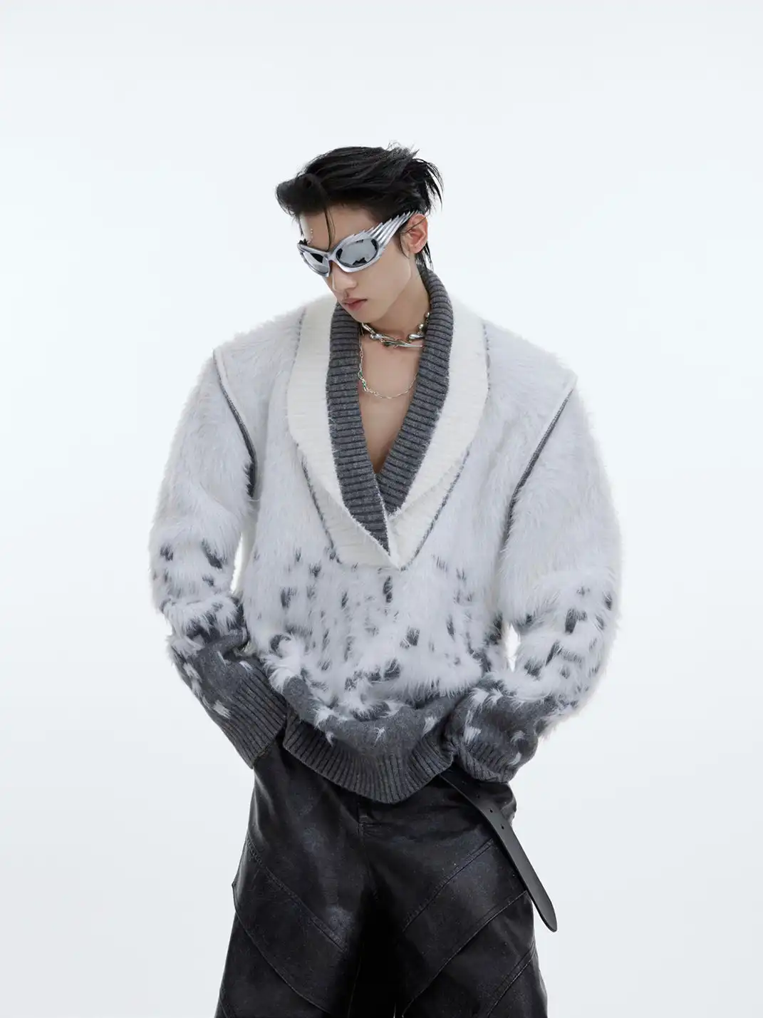 ArguE CulturE | Gradient V-Neck Faux Fur Sweater