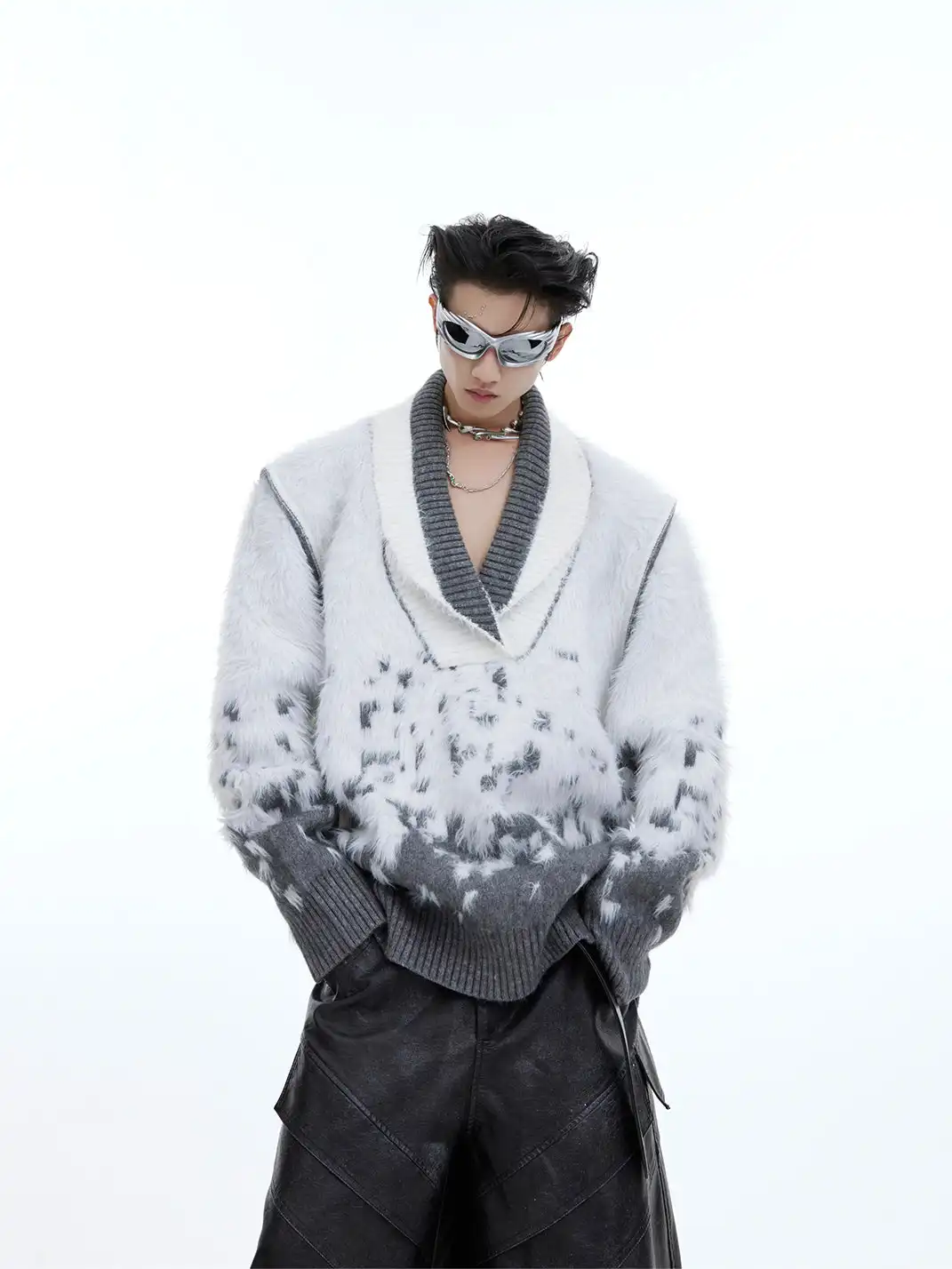 ArguE CulturE | Gradient V-Neck Faux Fur Sweater