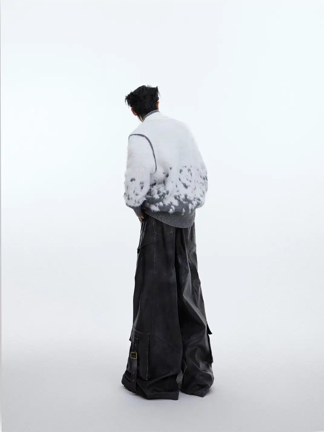 ArguE CulturE | Gradient V-Neck Faux Fur Sweater