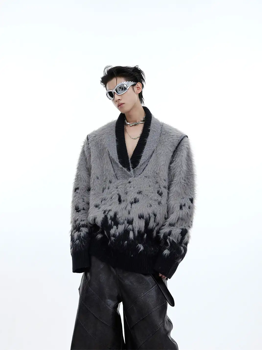 ArguE CulturE | Gradient V-Neck Faux Fur Sweater