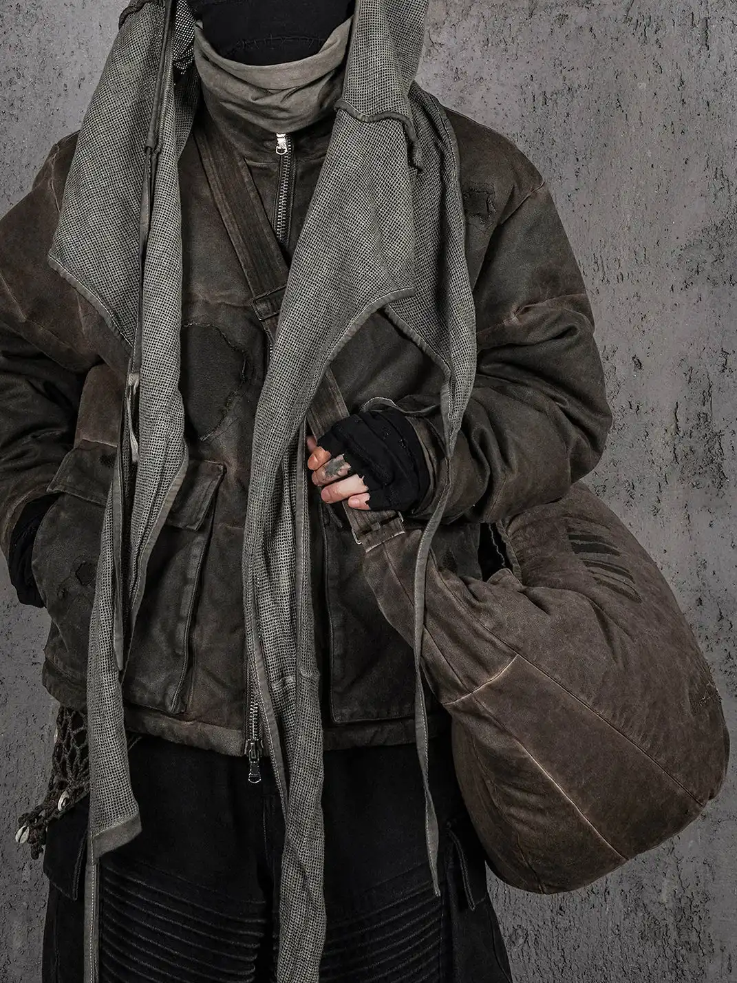 UNDERWATER | Distressed Wanderer Crescent Bag