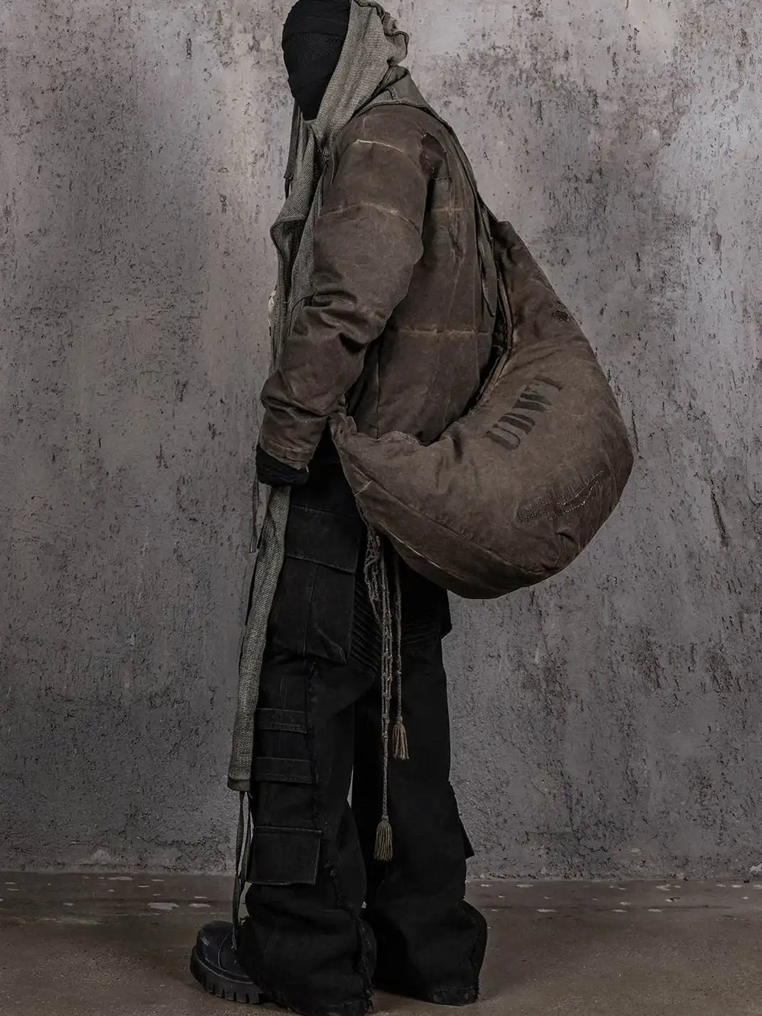 UNDERWATER | Distressed Wanderer Crescent Bag