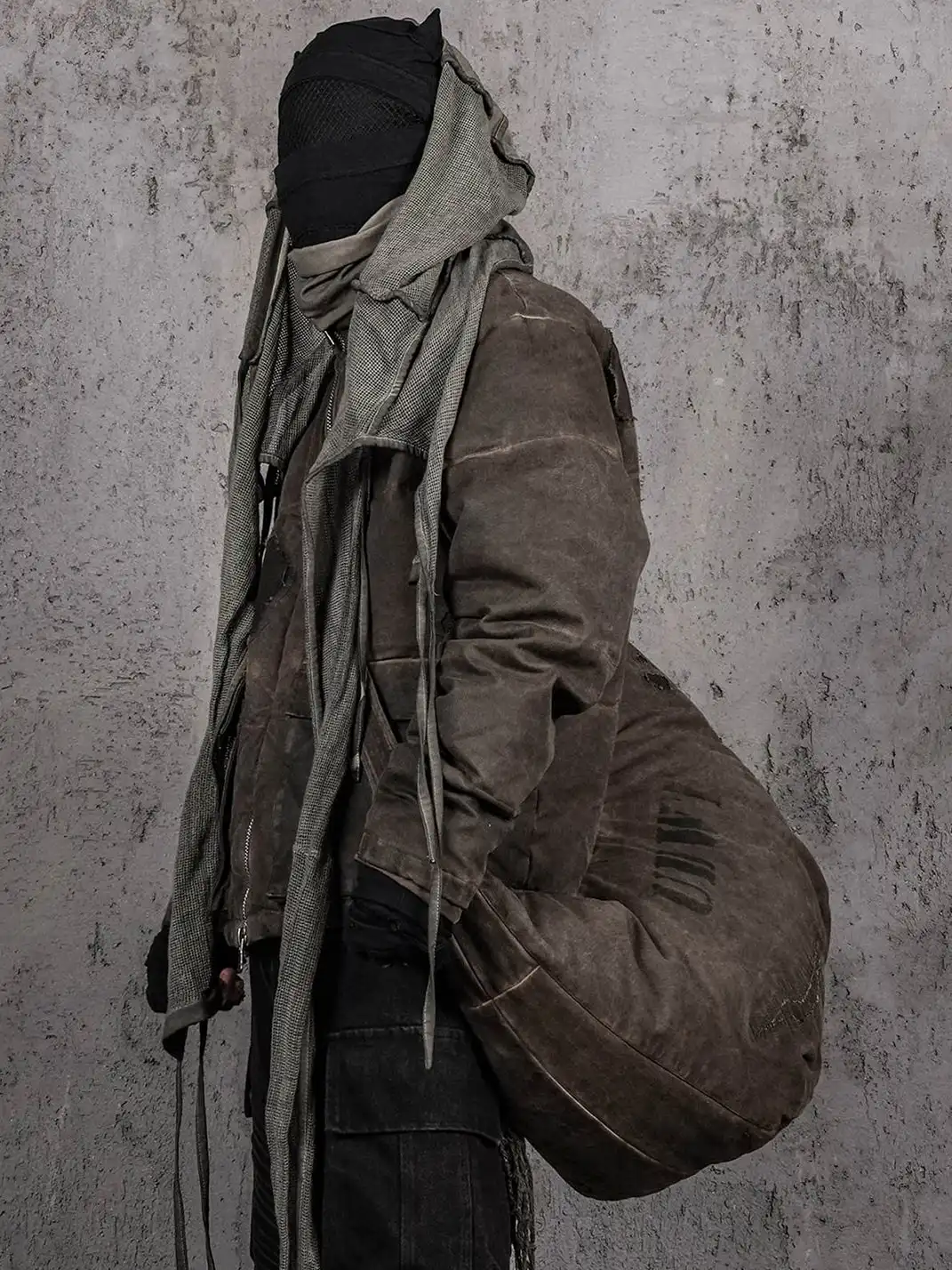 UNDERWATER | Distressed Wanderer Crescent Bag