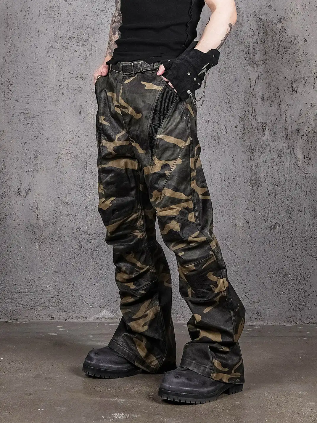 UNDERWATER | Camo Deconstructed Fang-Paneled Pants