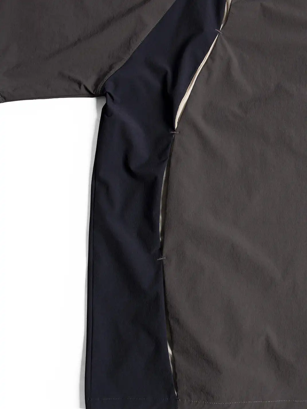 RELABEL | Contrast Paneled Quick-Dry Long-Sleeve Tee