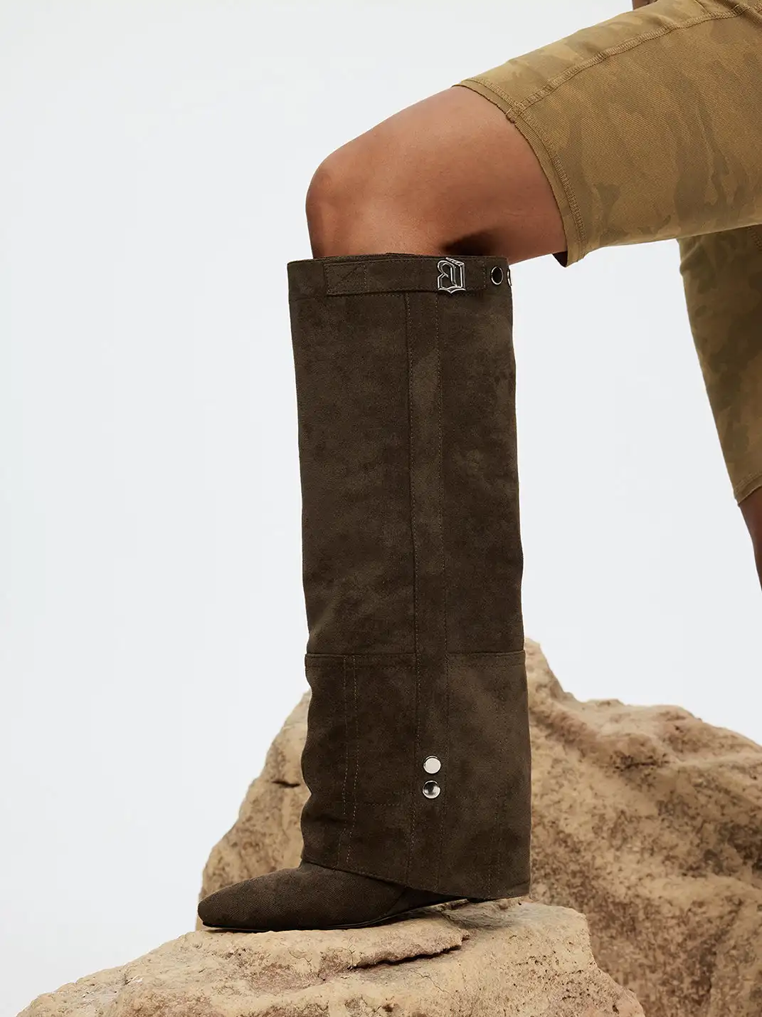 UnicornBlood | Suede Pointed-Toe Wedge Boots