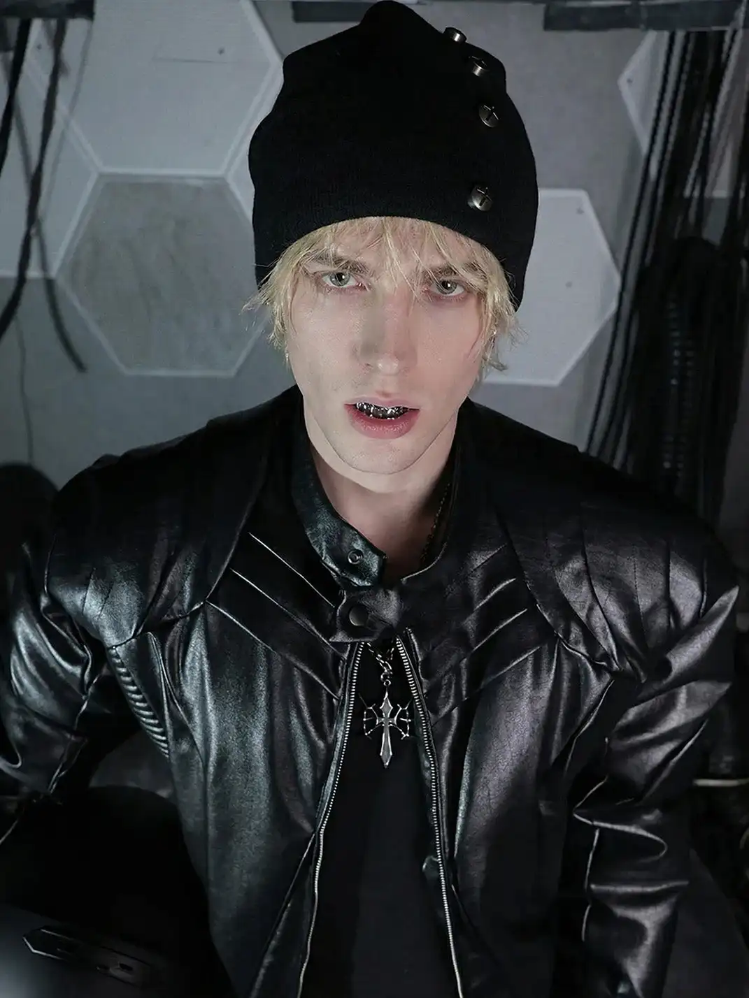 SSIN7 | Cross Rivet Beanie